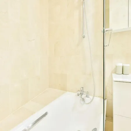 Magnificent - 2p - Place Victor Hugo Παρίσι